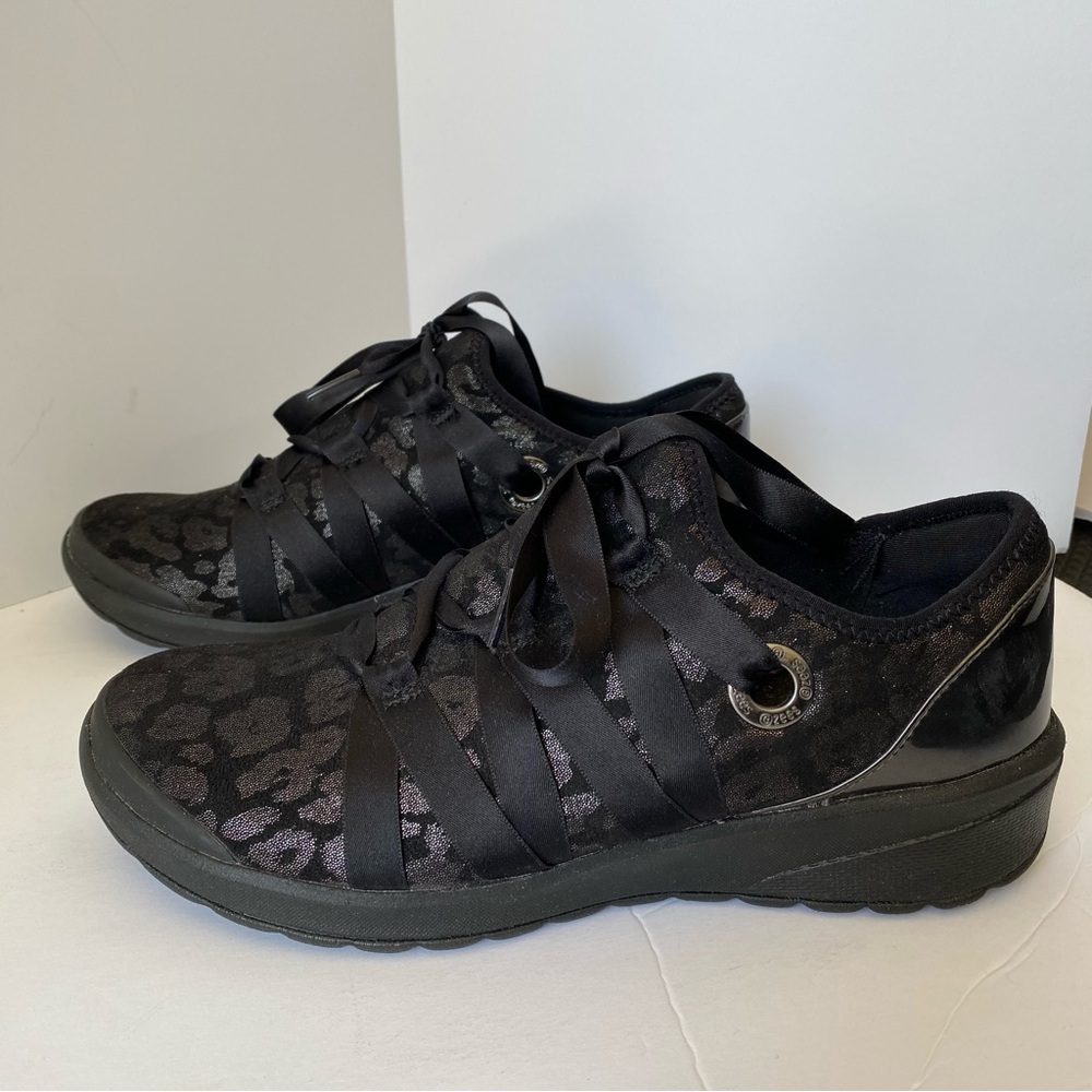 Bzees Glisten Shimmer Black Ribbon Slip on Sneakers - Sz 7 W